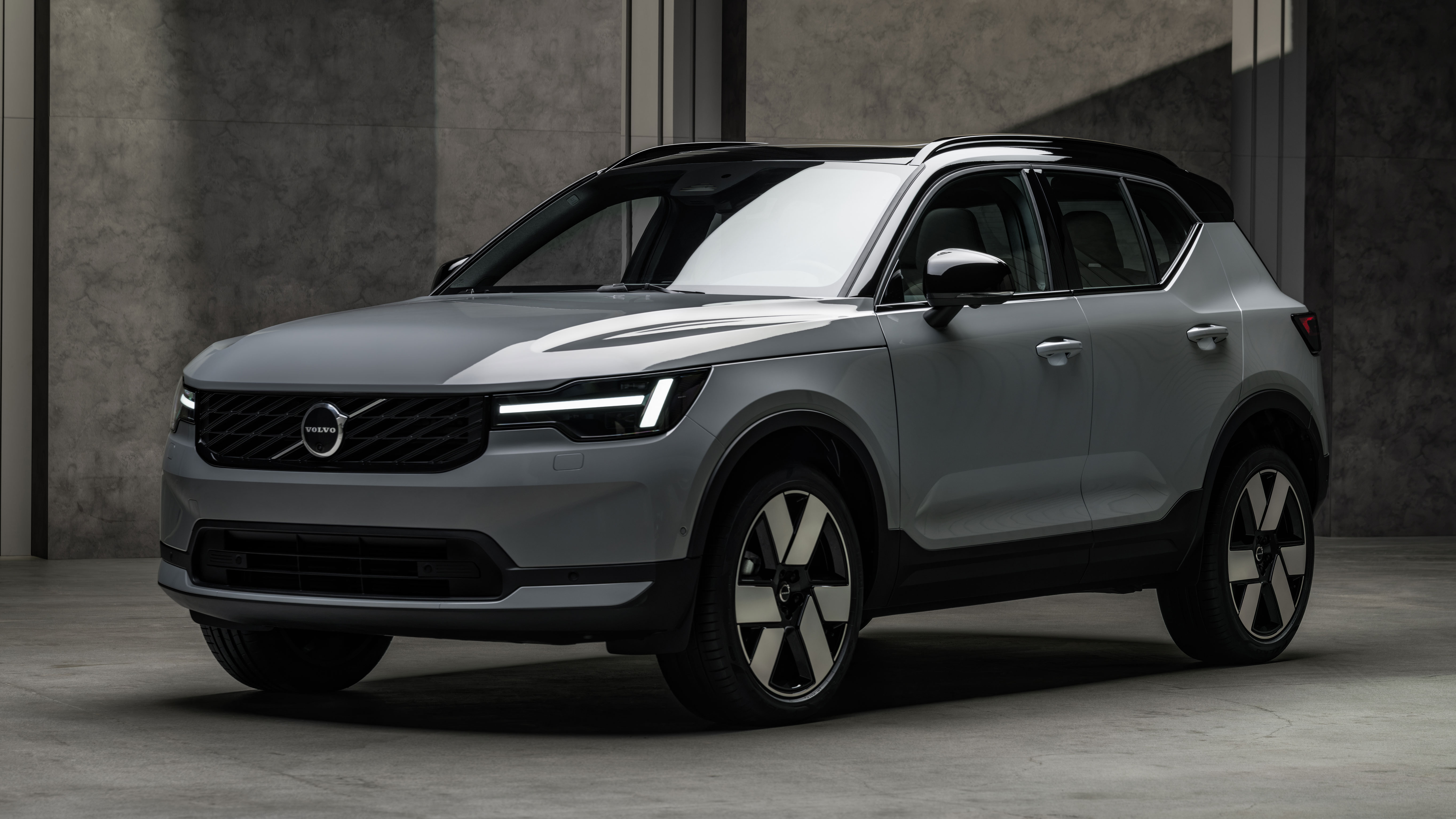 Volvo XC40 facelift - front static