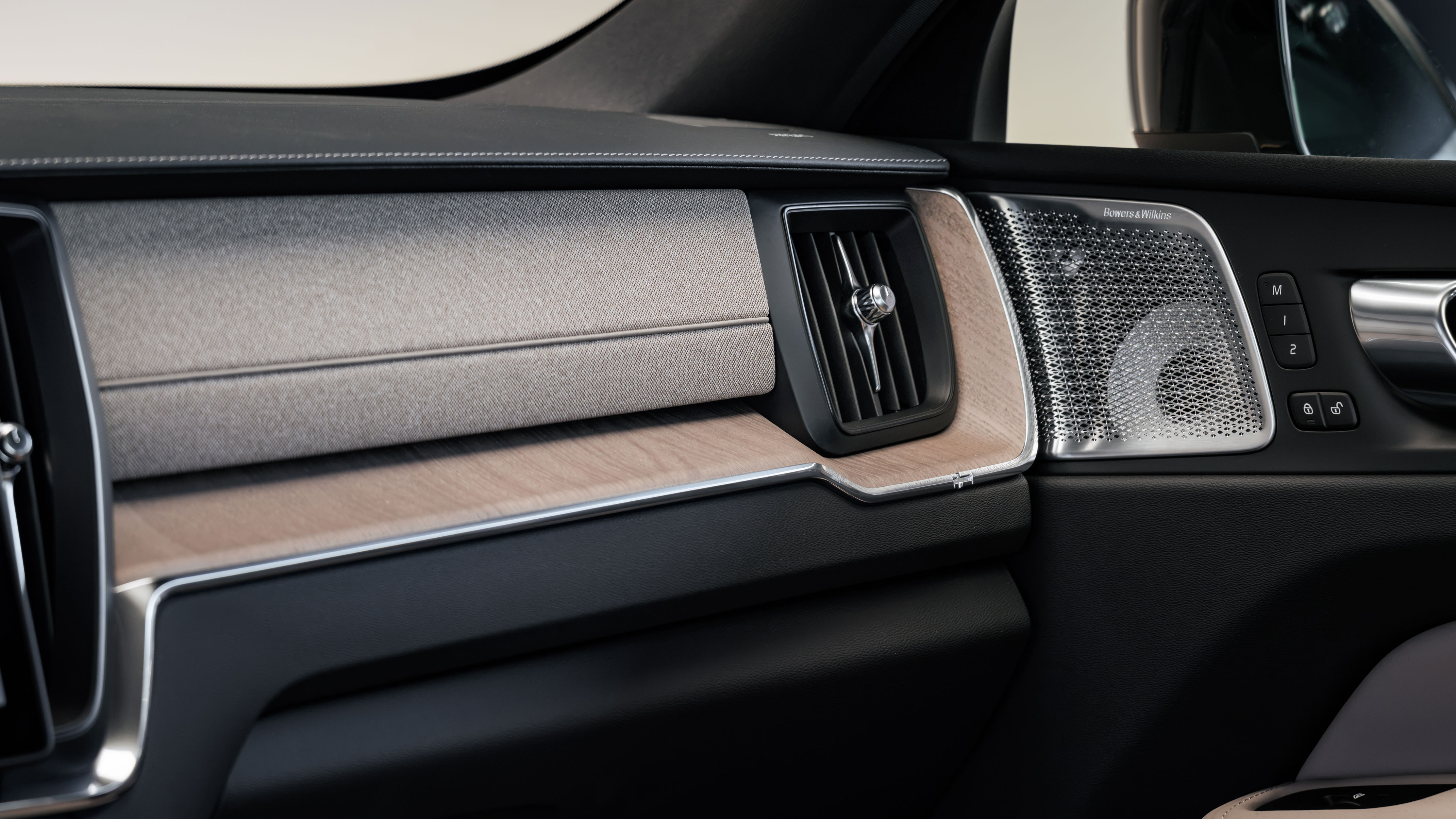 Volvo XC60 facelift 2026 - trim