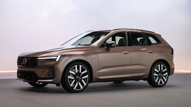 Volvo XC60 facelift 2026 - front