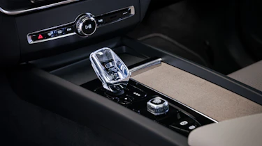 Volvo XC60 facelift 2026 - transmission