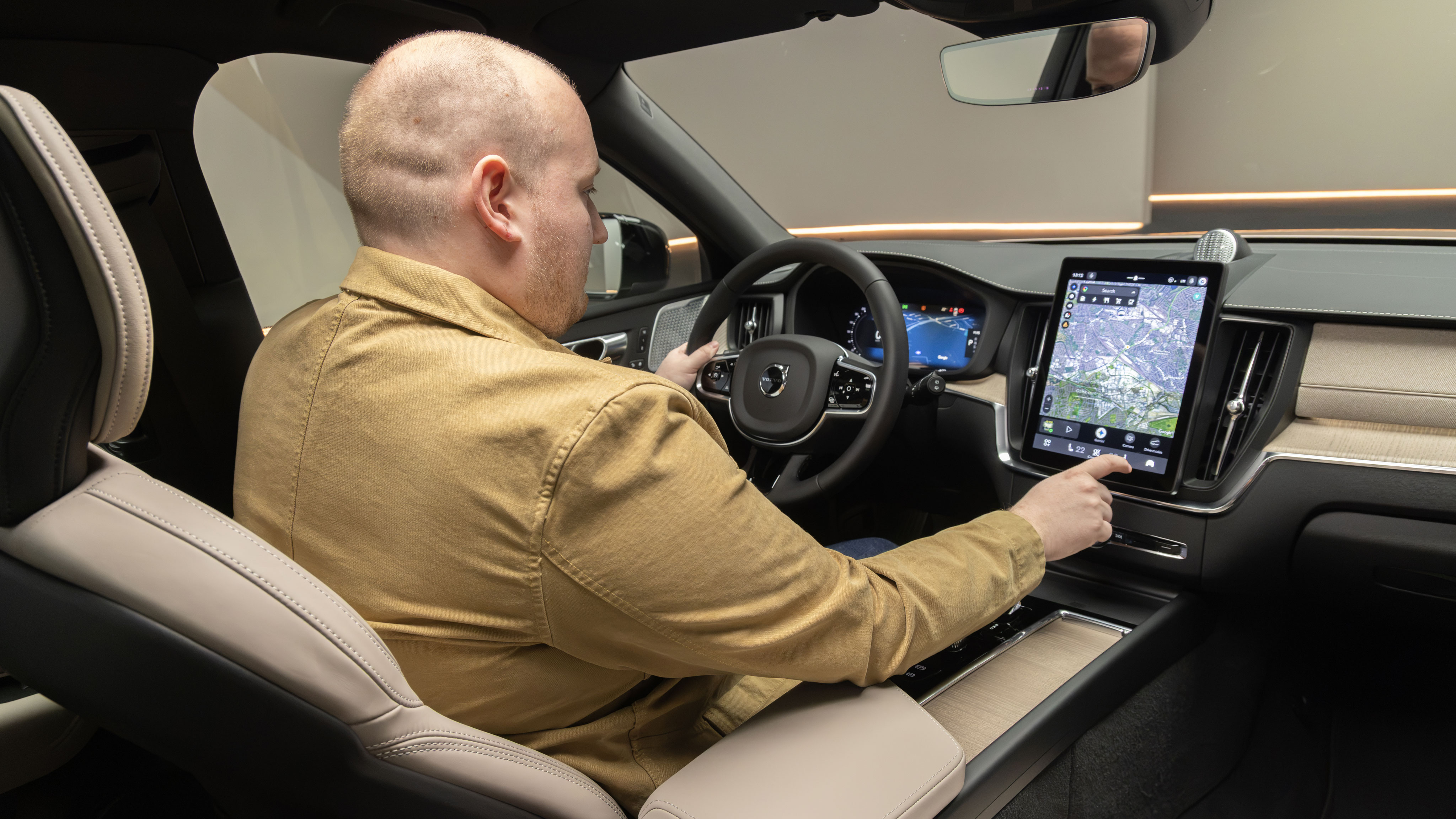 Elli Hyde sat in the Volvo XC60 facelift