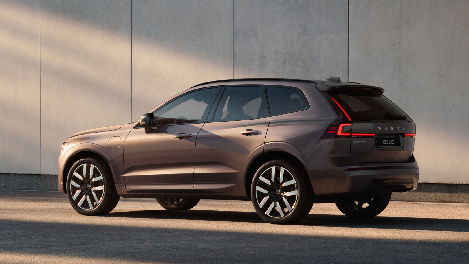 Volvo XC60 facelift 2026 - rear static