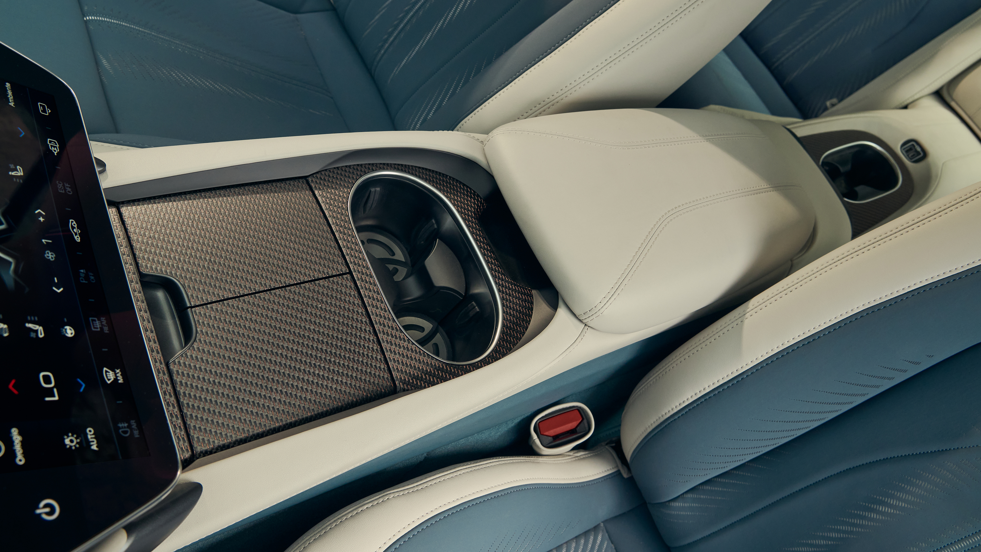 2027 New Maserati GranTurismo Folgore - centre console