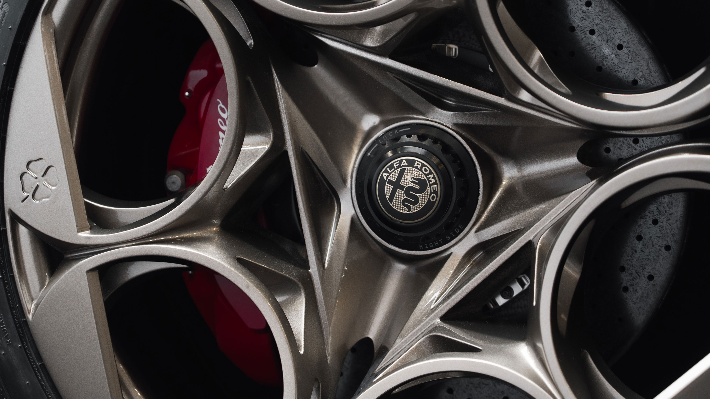 Alfa Romeo Cuorerosso - wheel detail