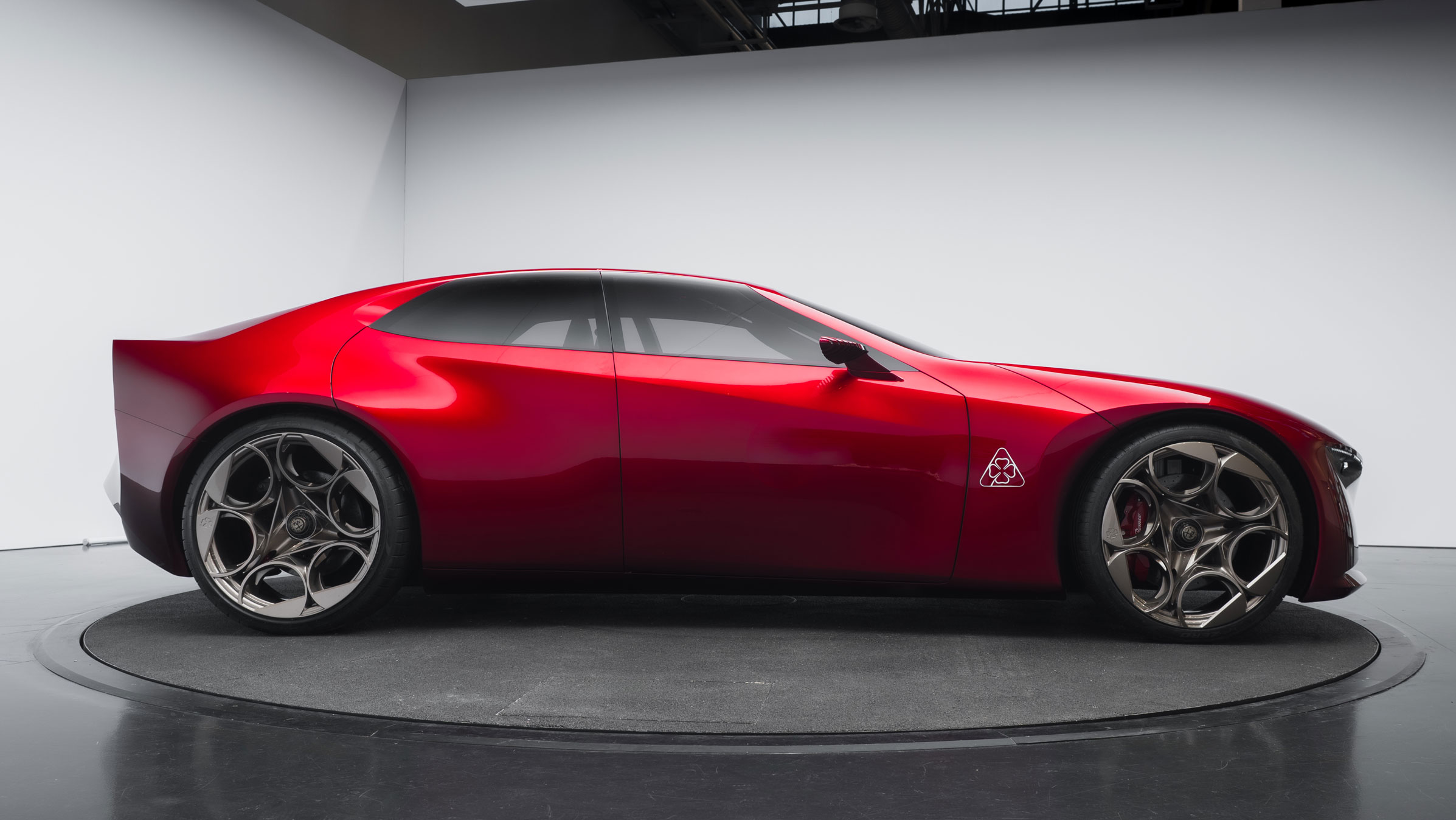 Alfa Romeo Cuorerosso - side
