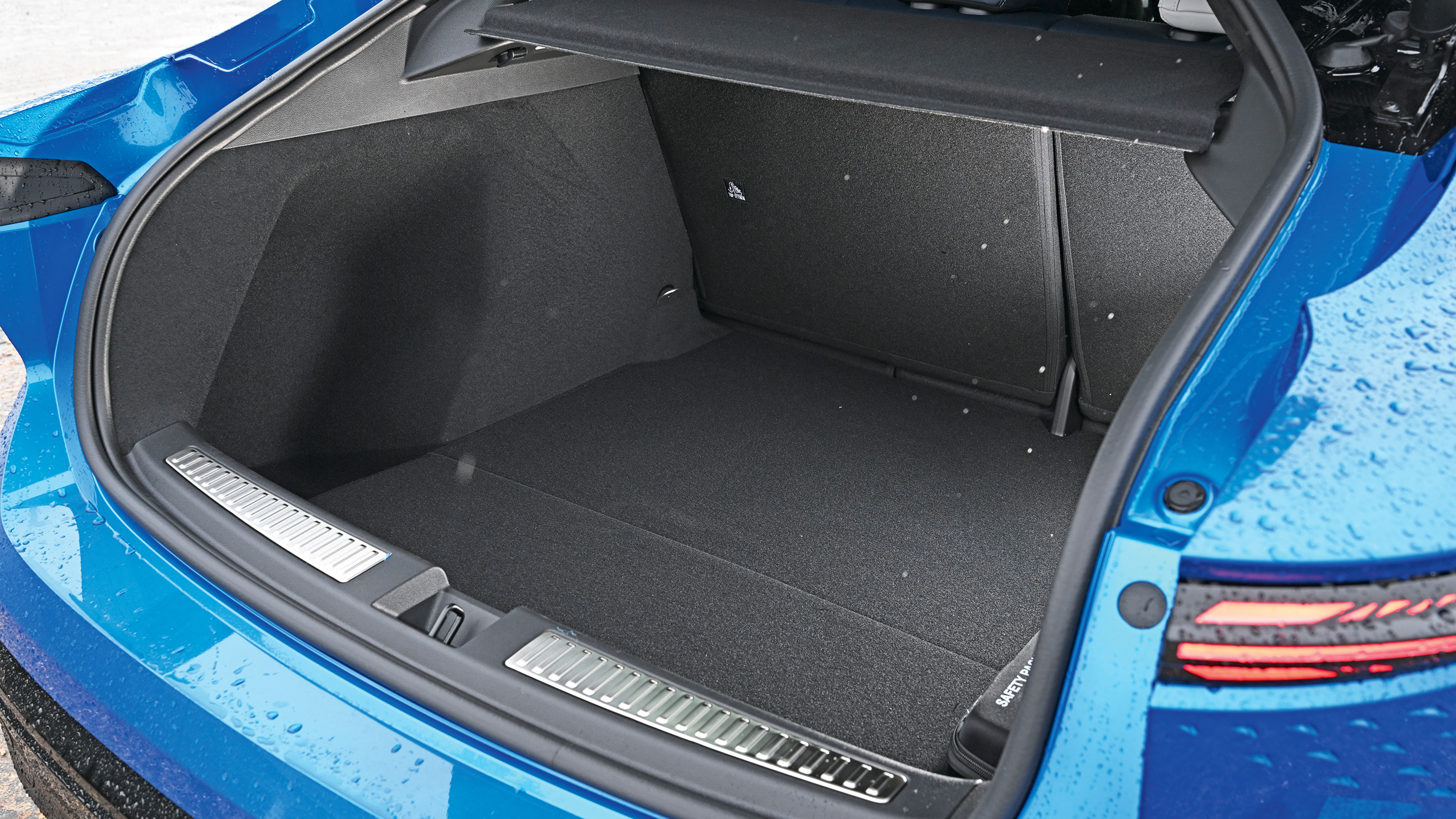 Alpine A390 - boot space