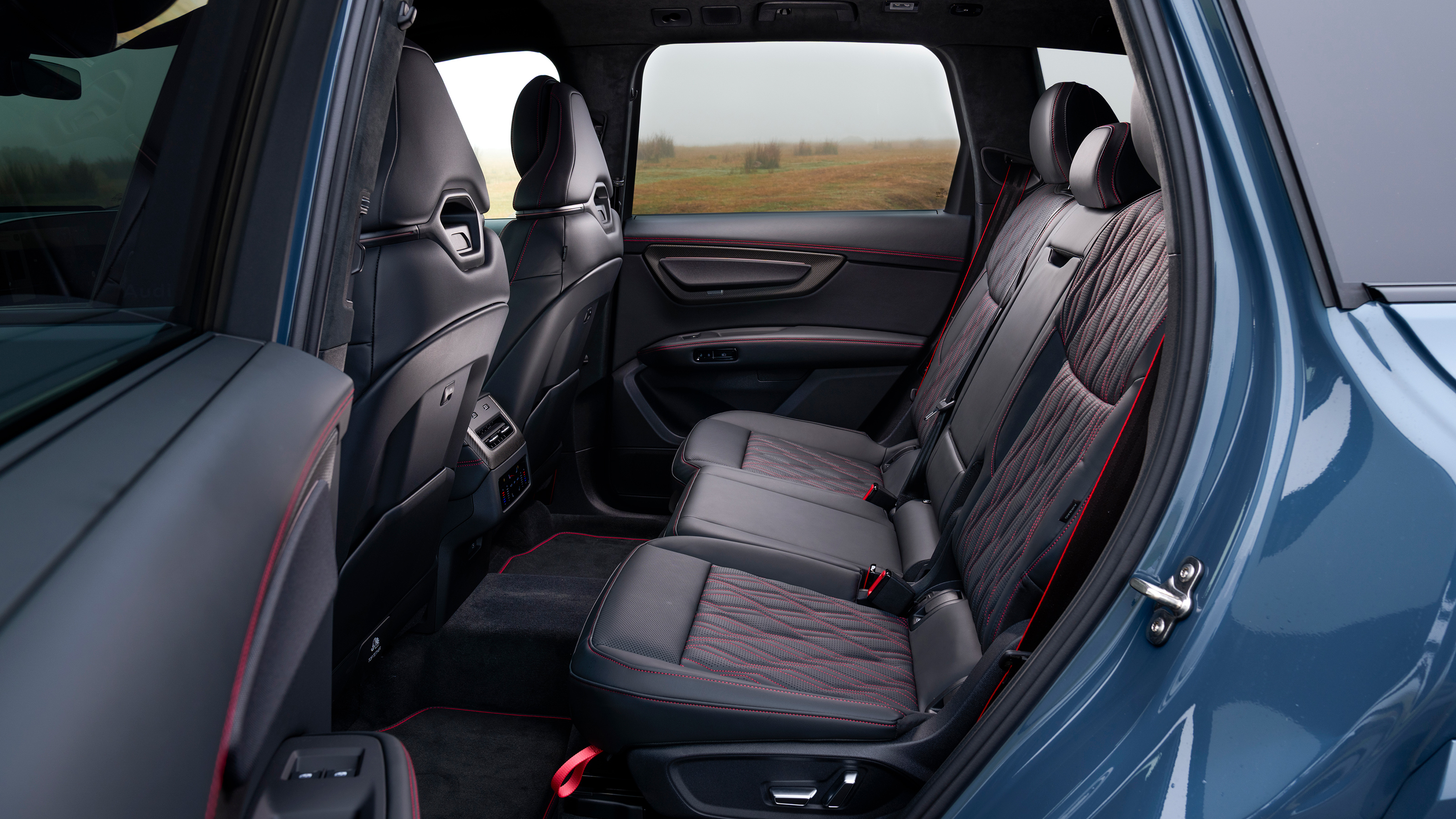 Audi Q7 - mid-row seats