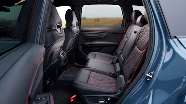 Audi Q7 - mid-row seats