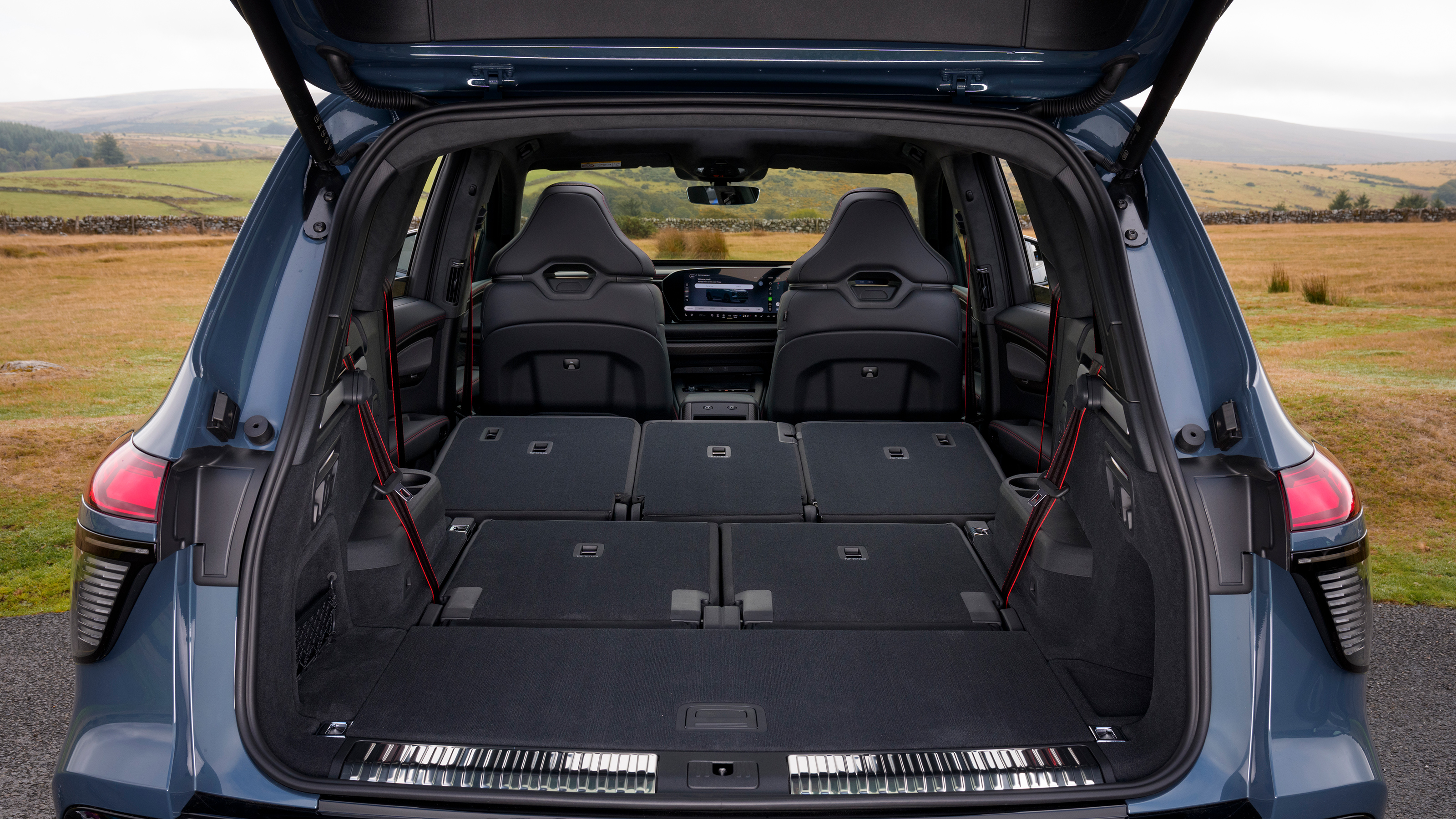 Audi Q7 - boot (seats down)