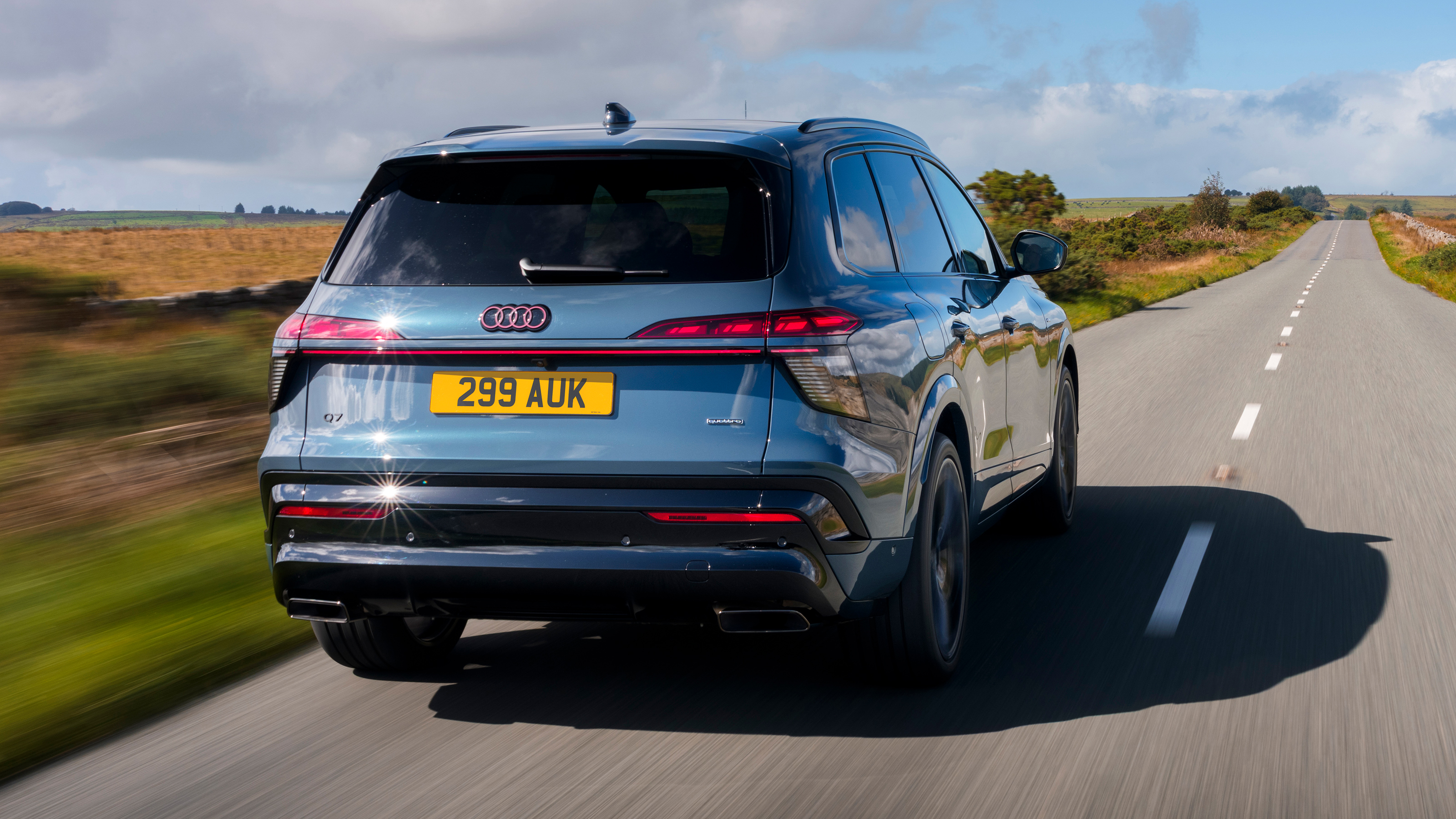 Audi Q7 - rear tracking