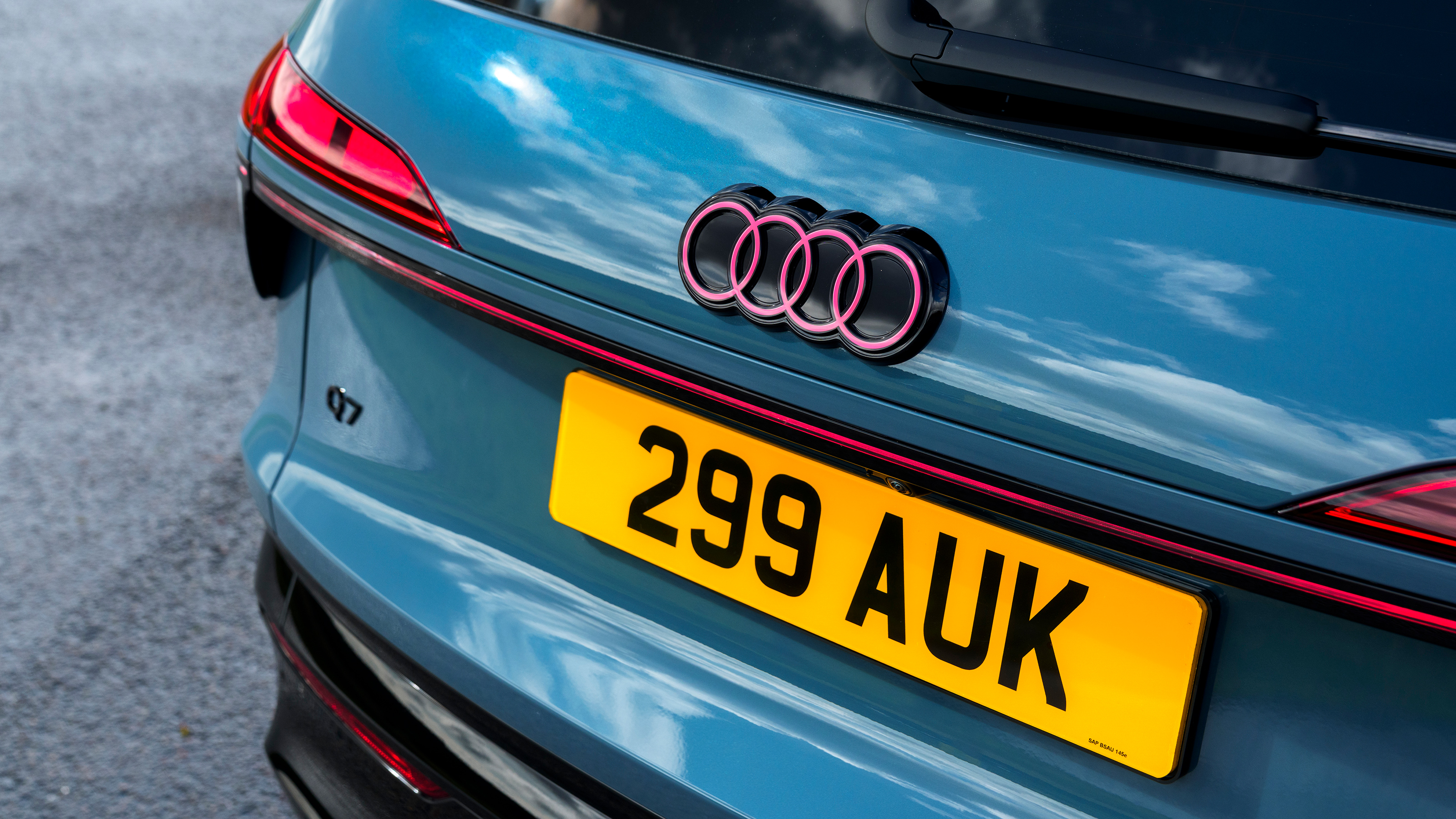 Audi Q7 - tailgate