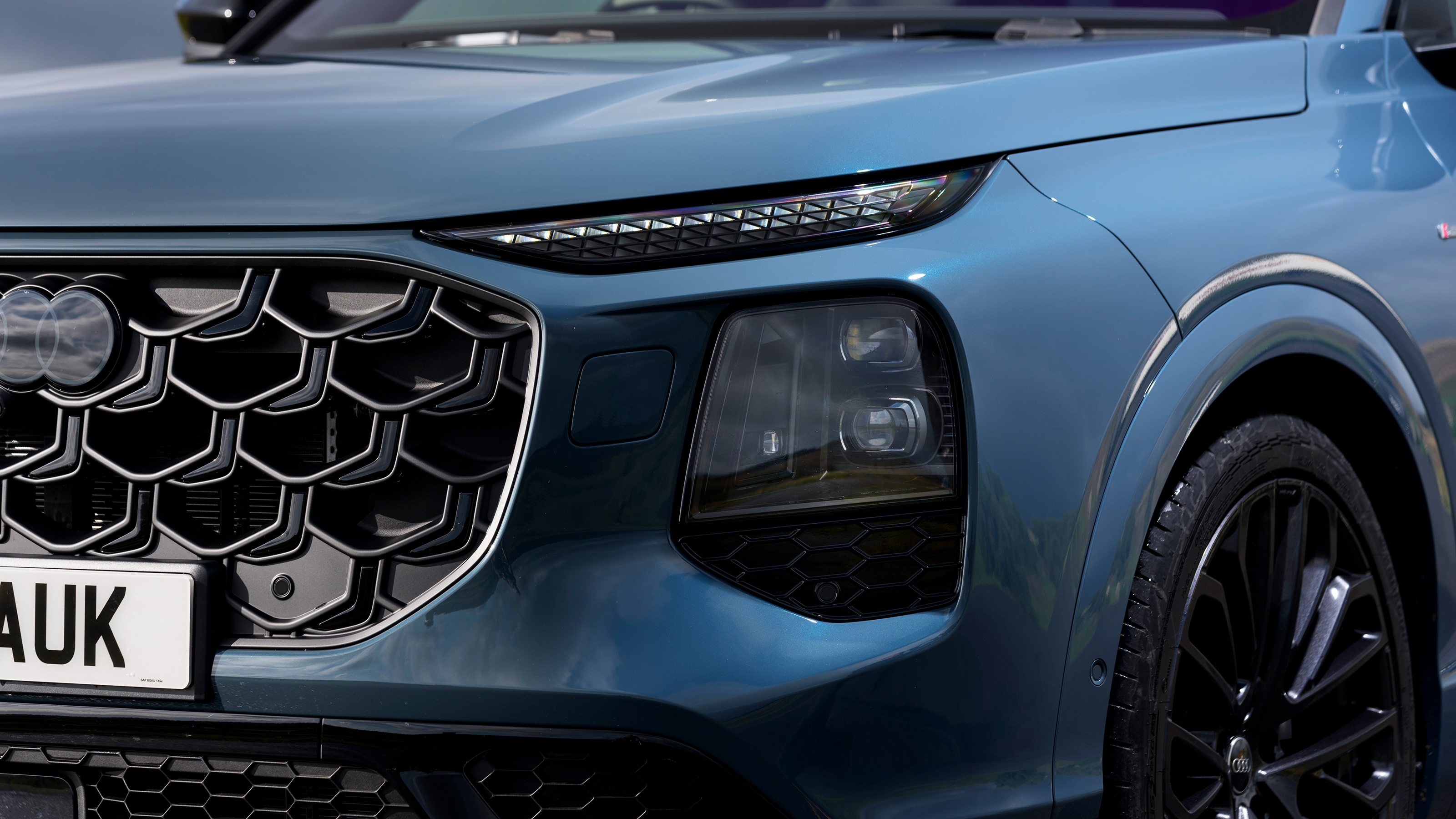 Audi Q7 - headlight
