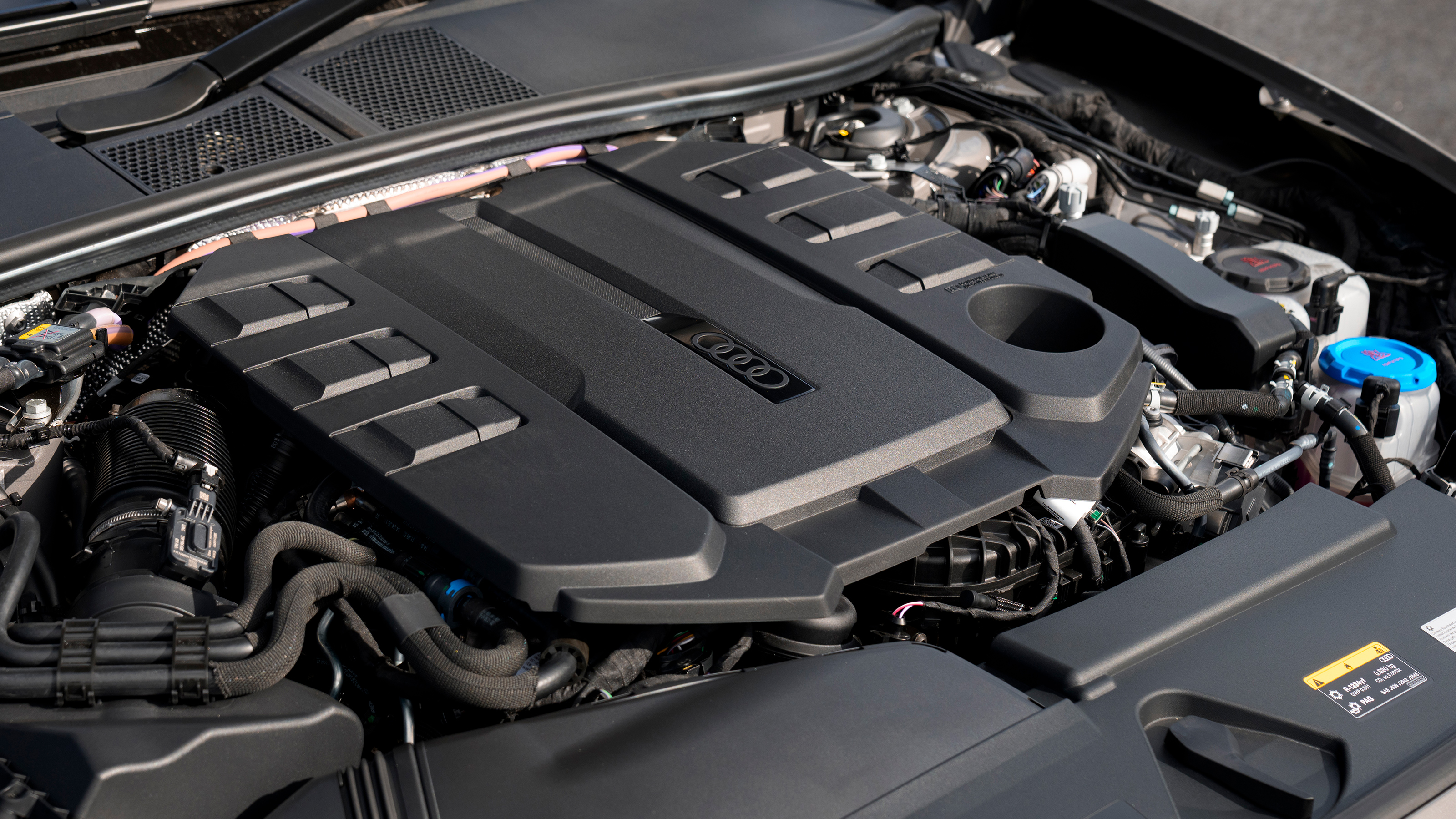 Audi Q7 - engine bay