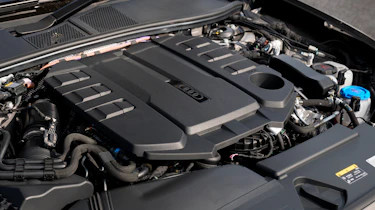 Audi Q7 - engine bay