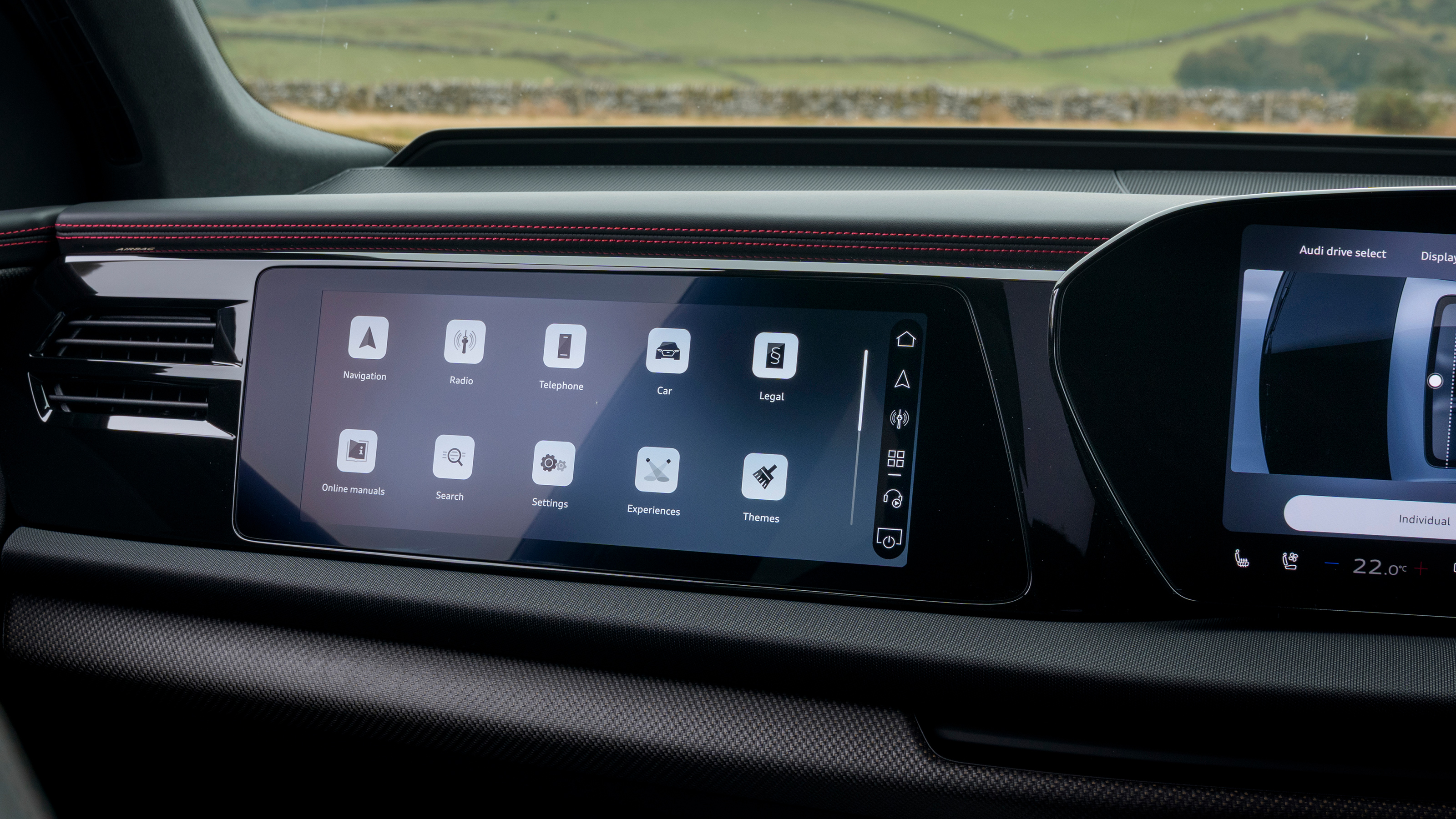Audi Q7 - passenger's screen