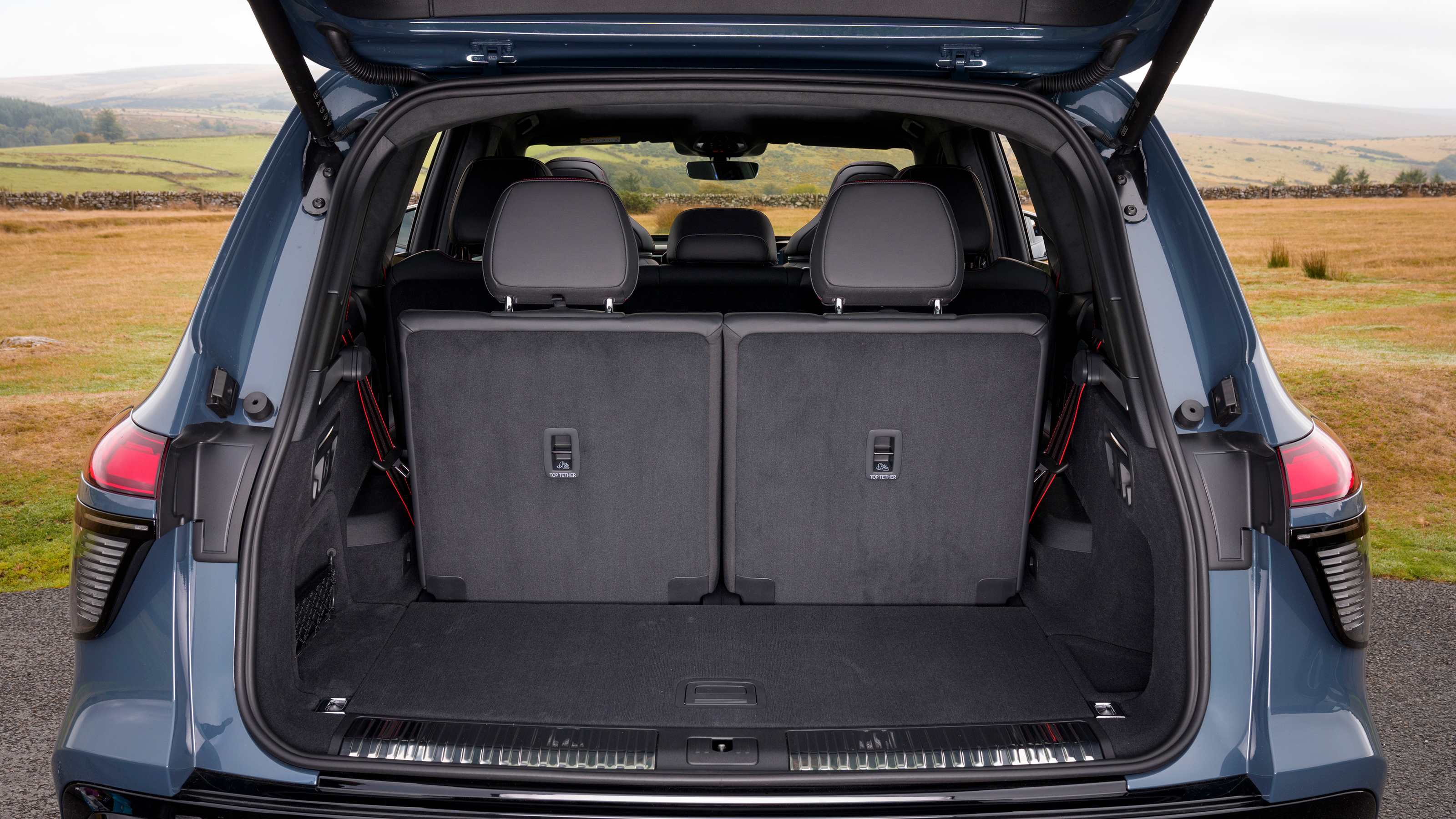 Audi Q7 - boot (seats up)