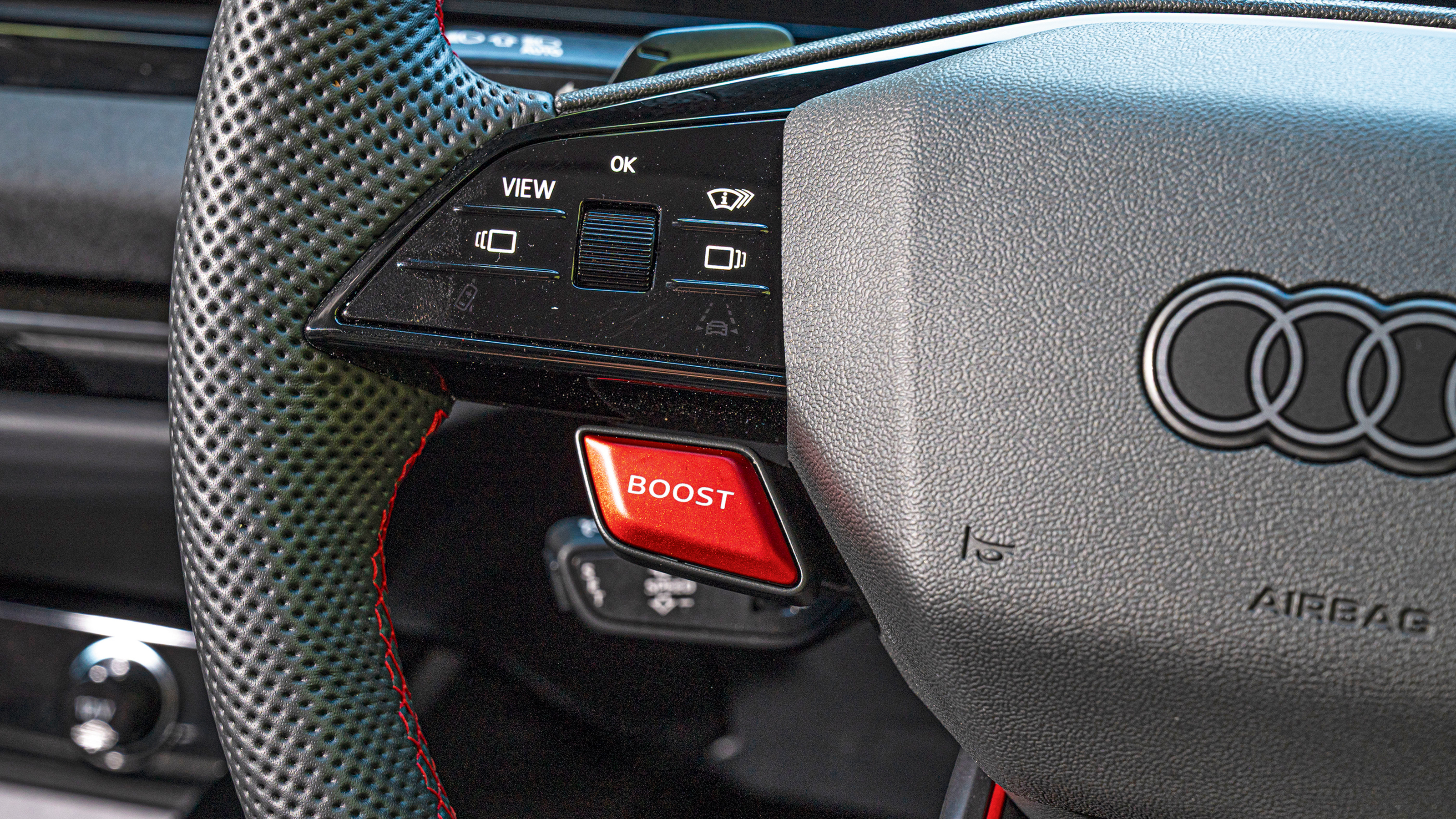 Audi RS 5 Avant - boost button