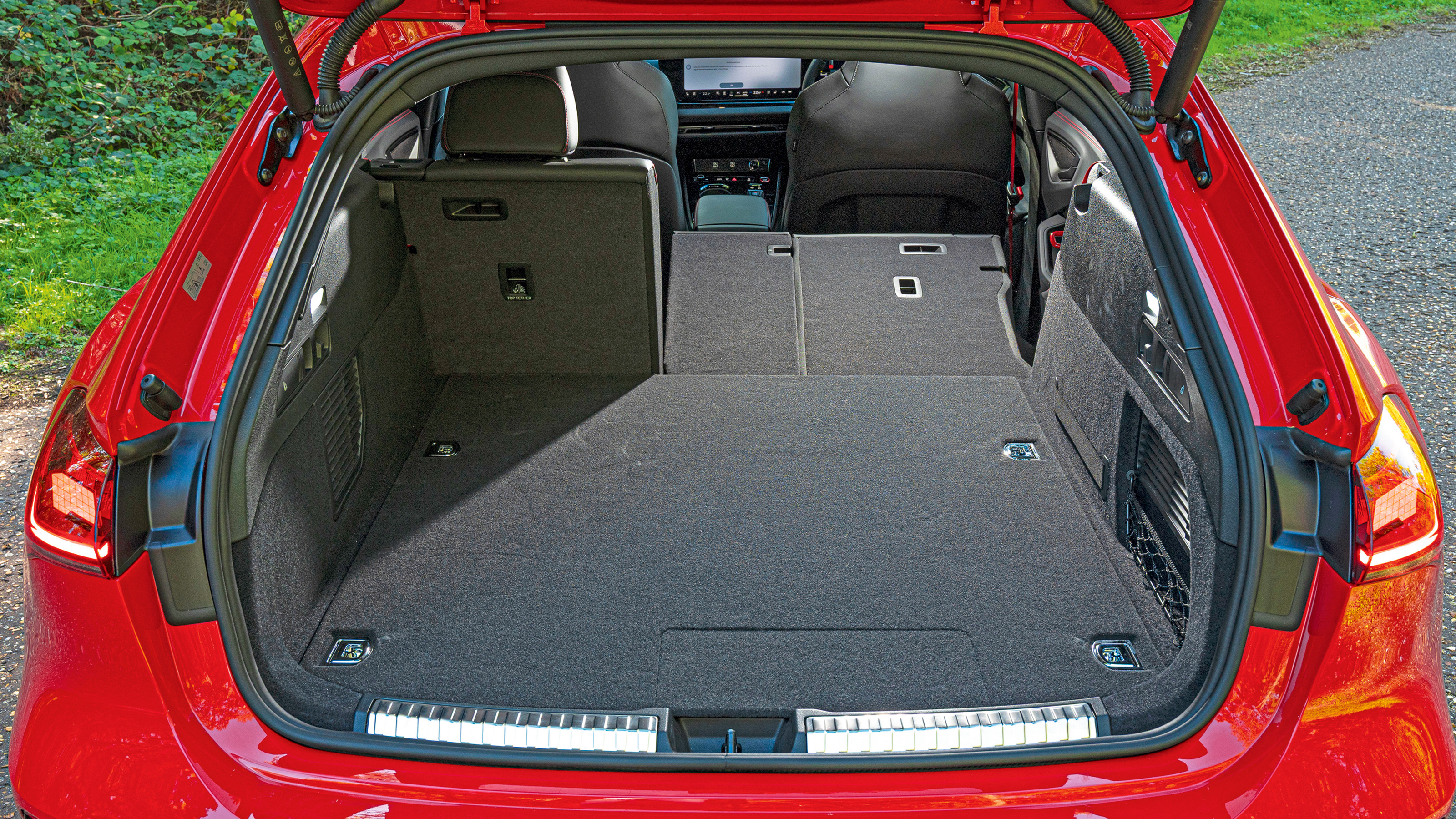 Audi RS 5 Avant - boot space