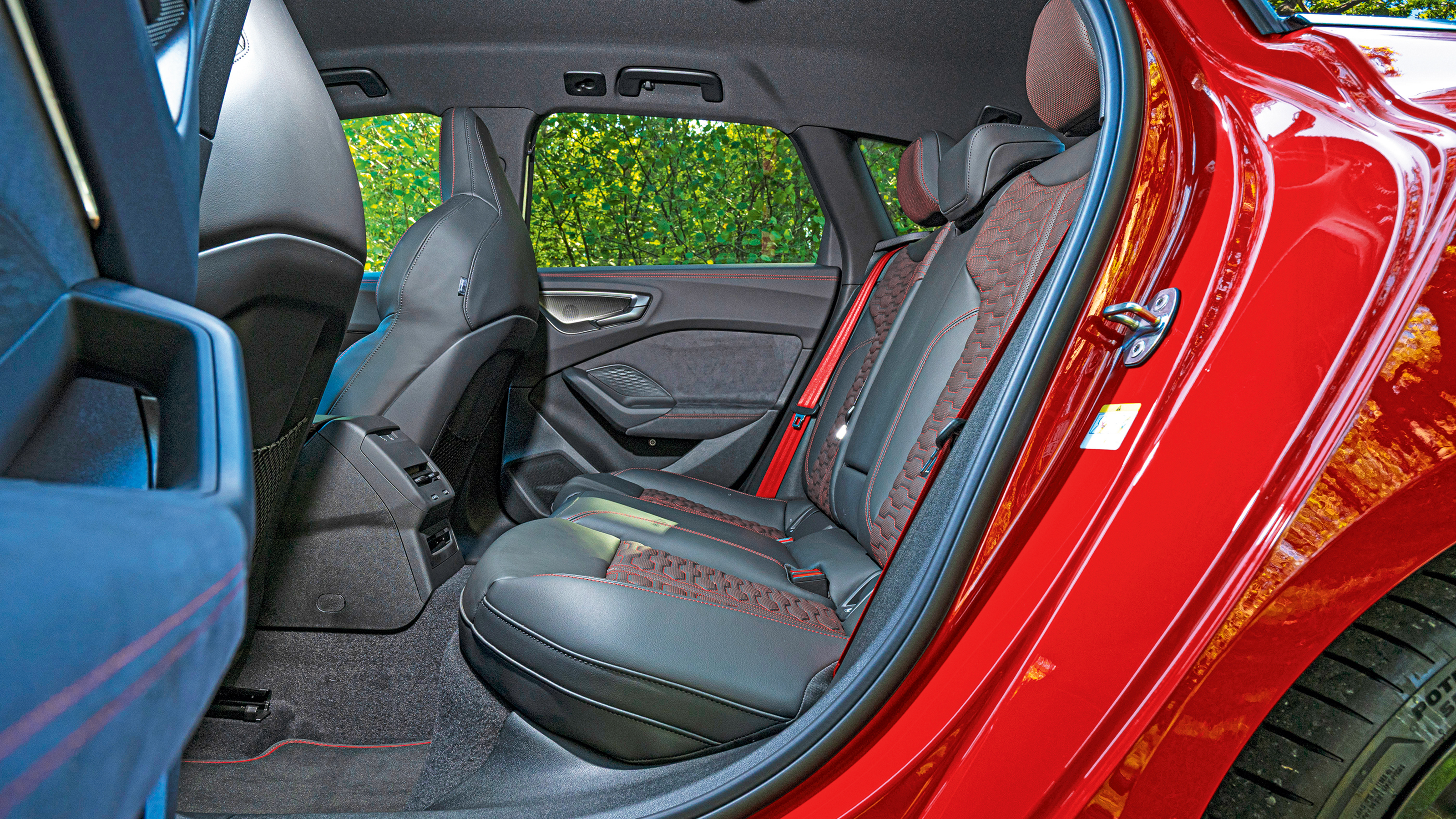 Audi RS 5 Avant - rear seats