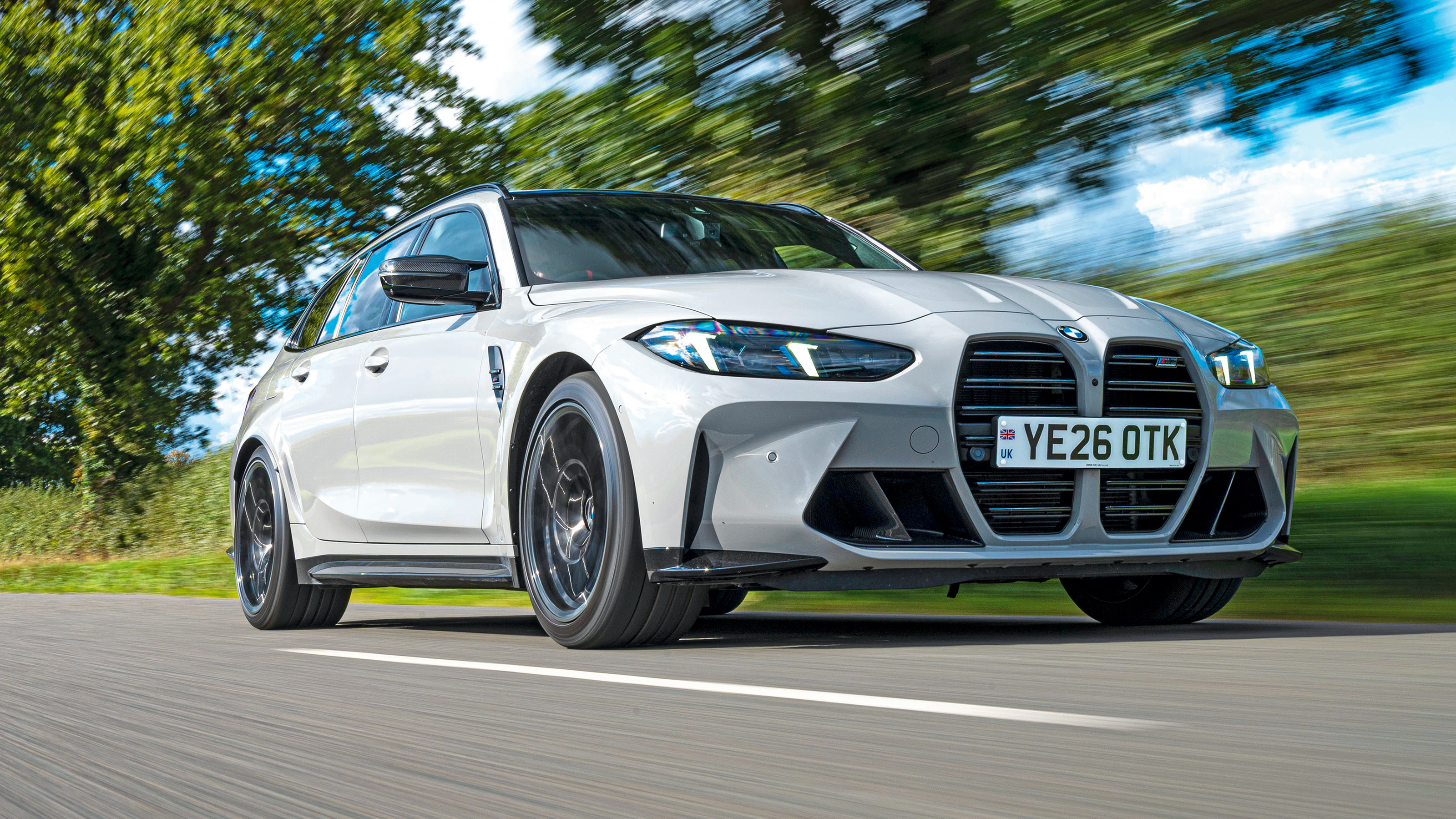 BMW M3 Touring - front 3/4