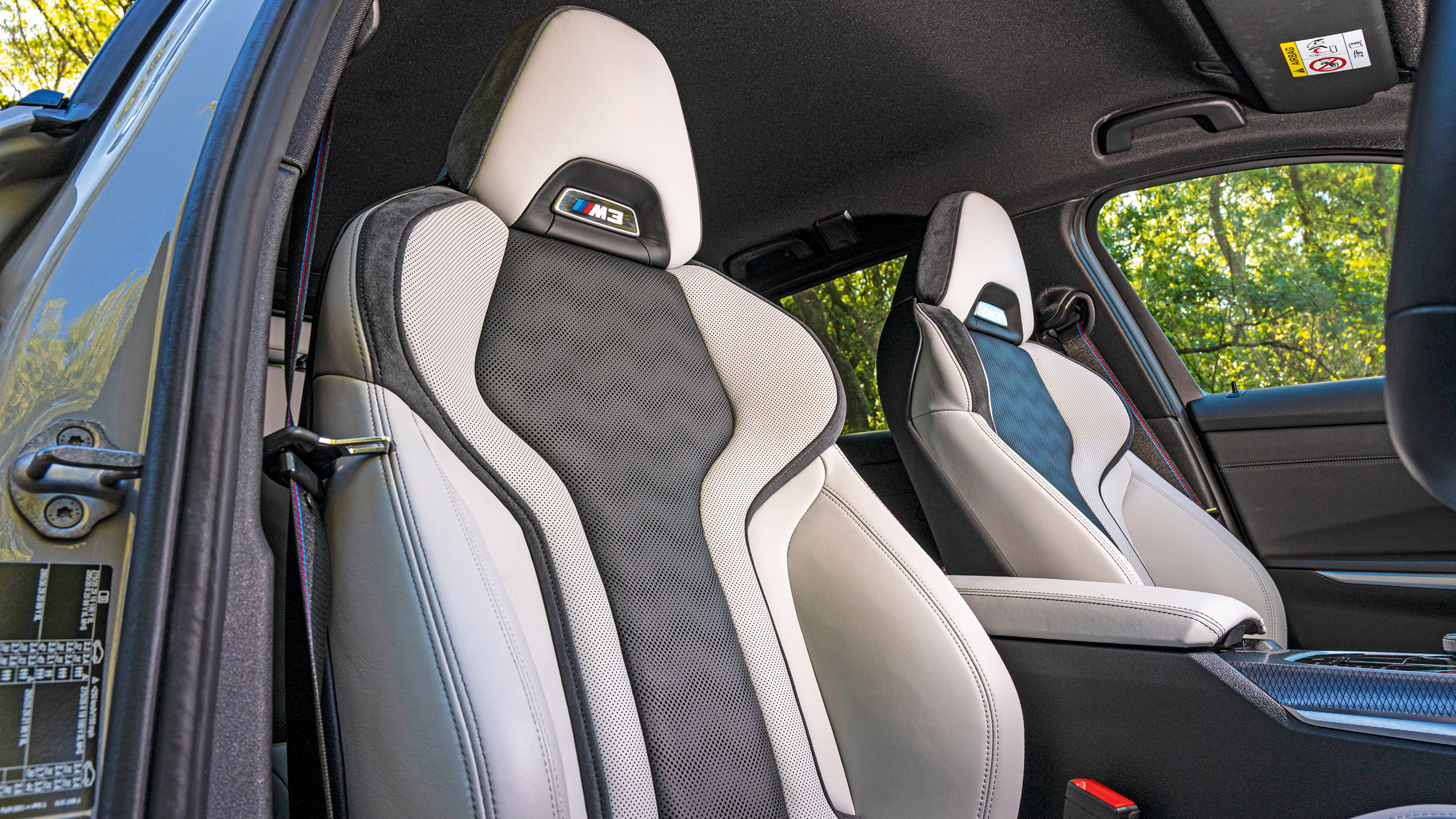 BMW M3 Touring - front seats