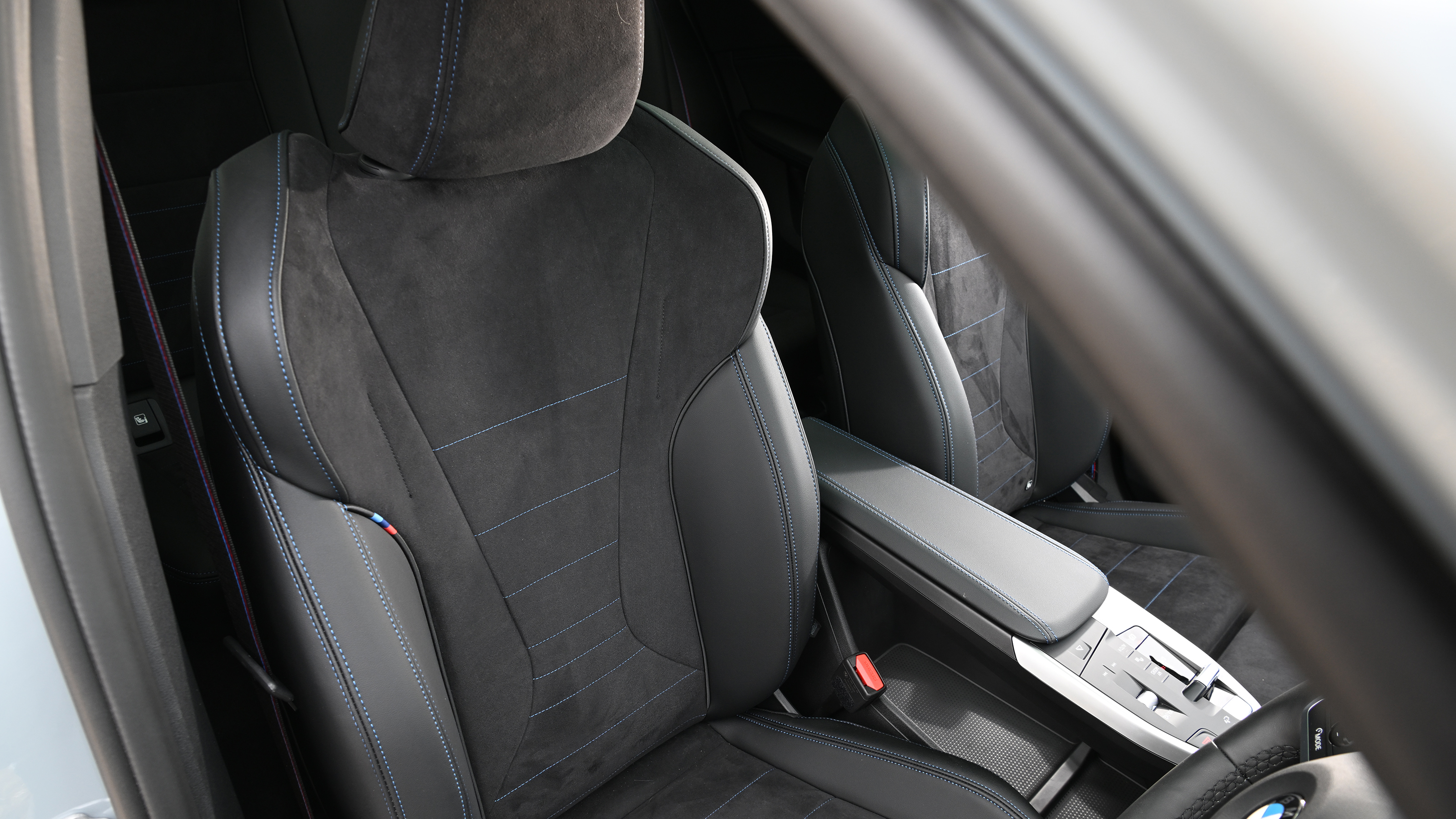 BMW X2 - front seats