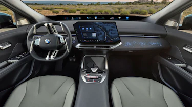 BMW iX4 50 - dash