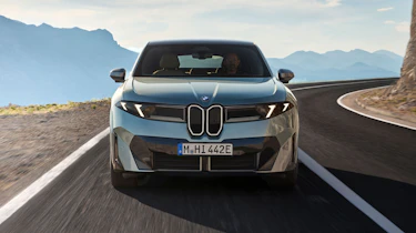 BMW iX4 50 - full front