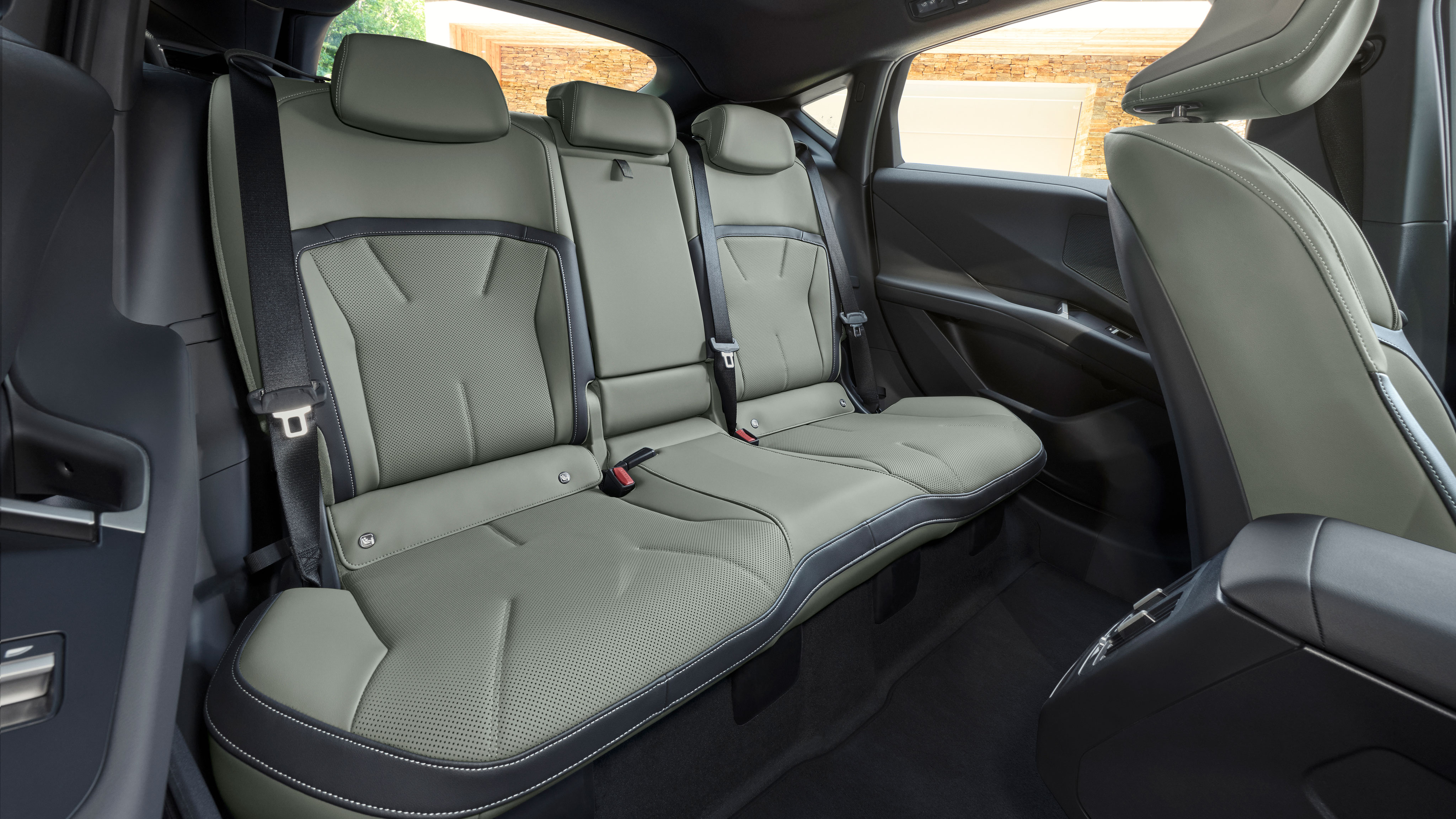 BMW iX4 50 - rear seats