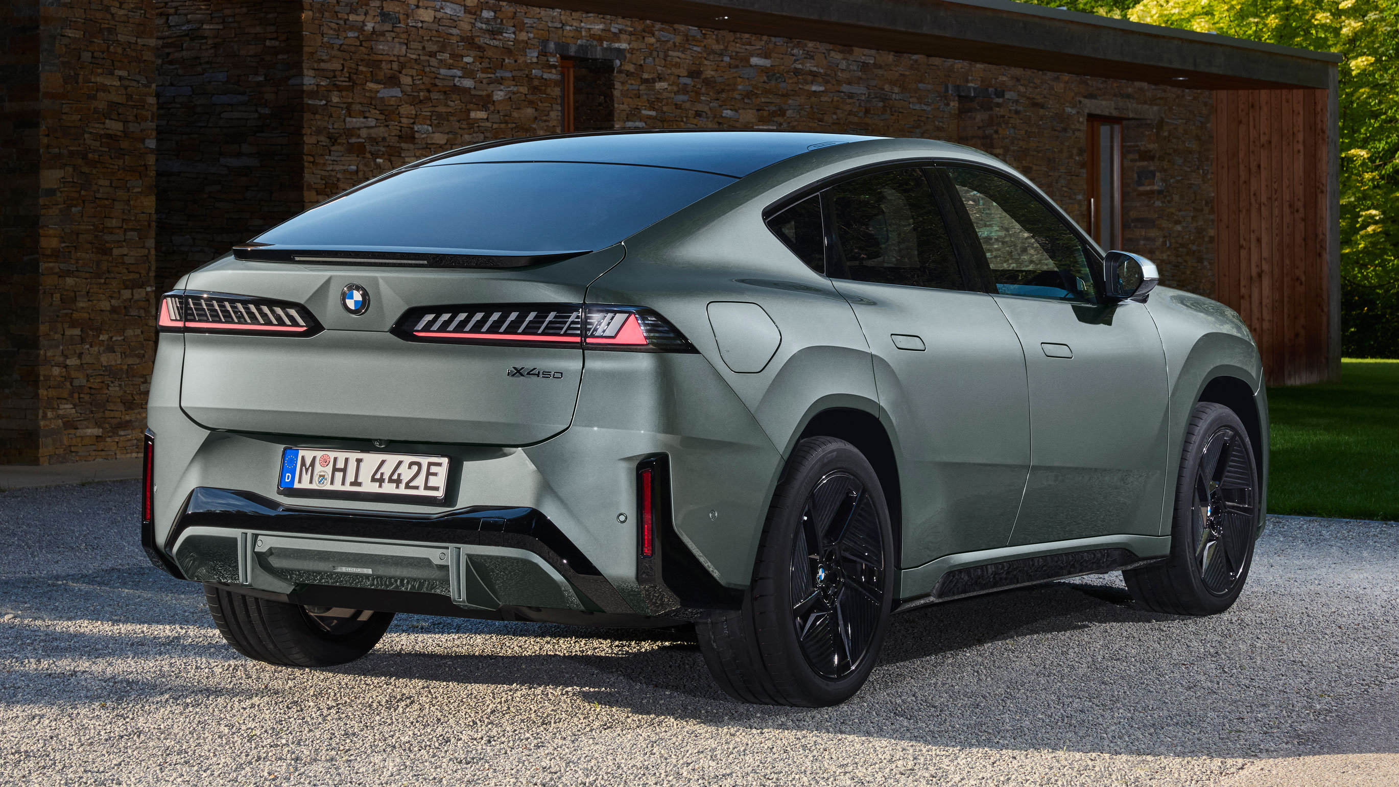 BMW iX4 50 - rear static