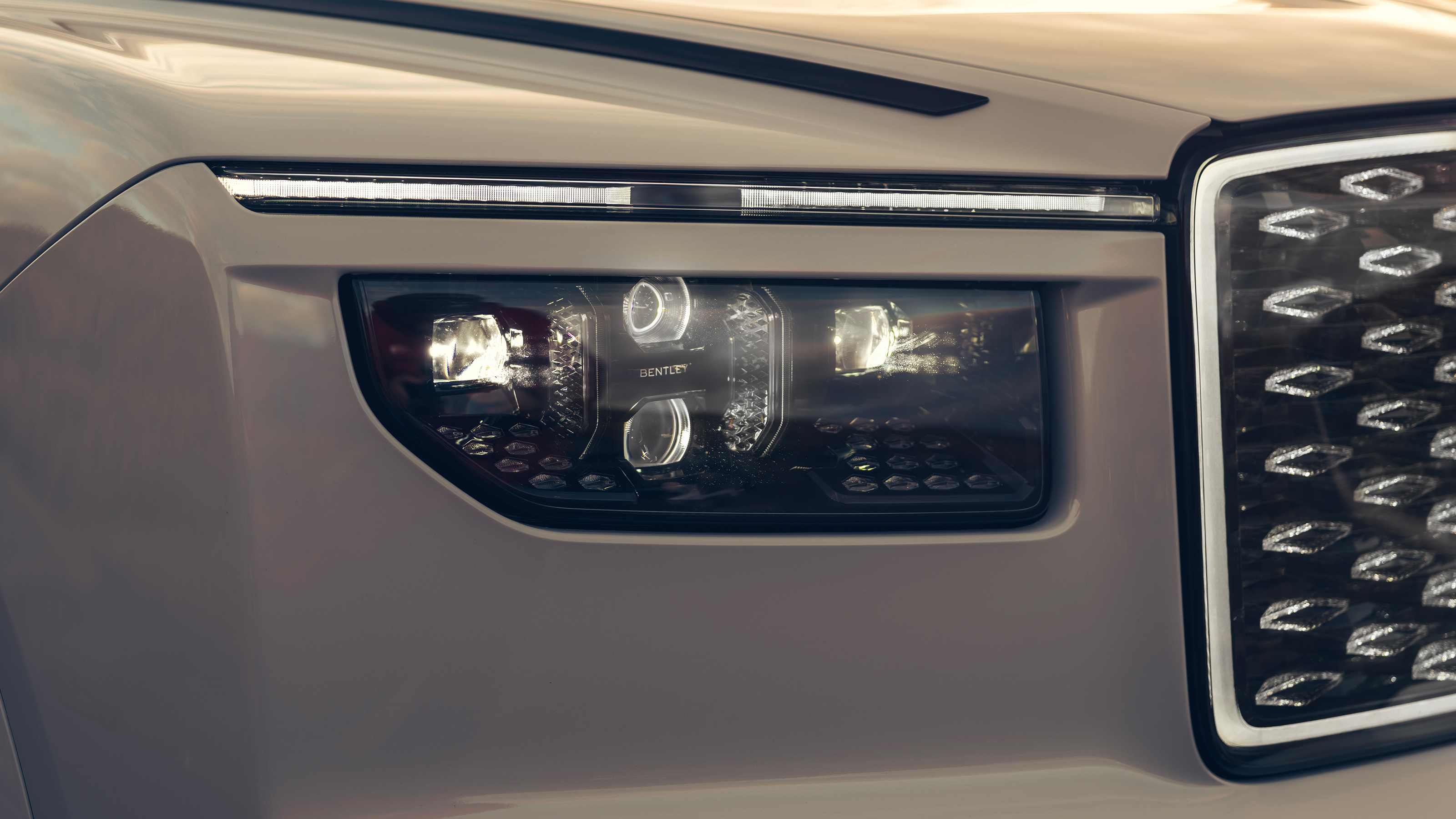 Bentley Torcal First Edition - headlight