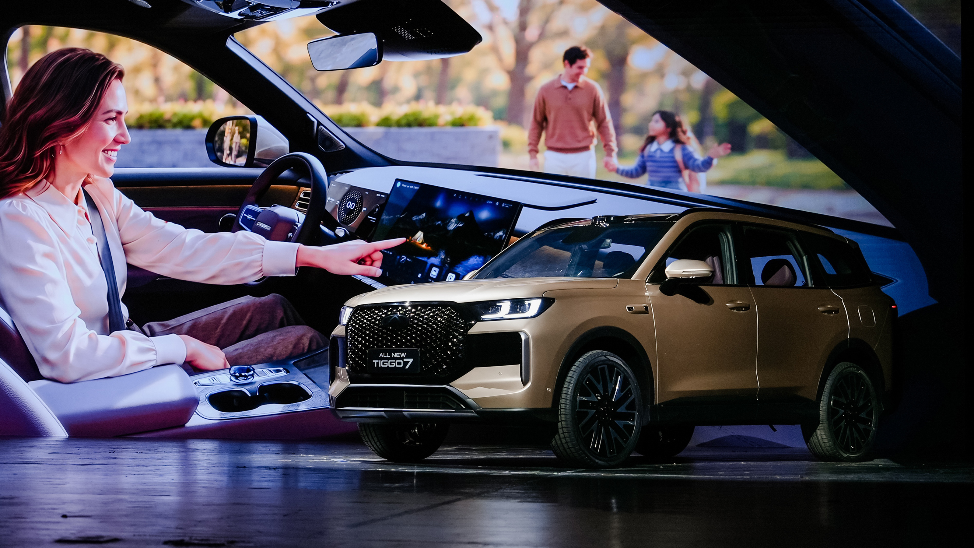 New 2027 Chery Tiggo 7 - front and interior