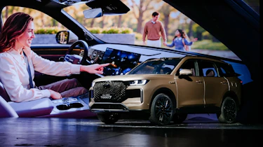 New 2027 Chery Tiggo 7 - front and interior