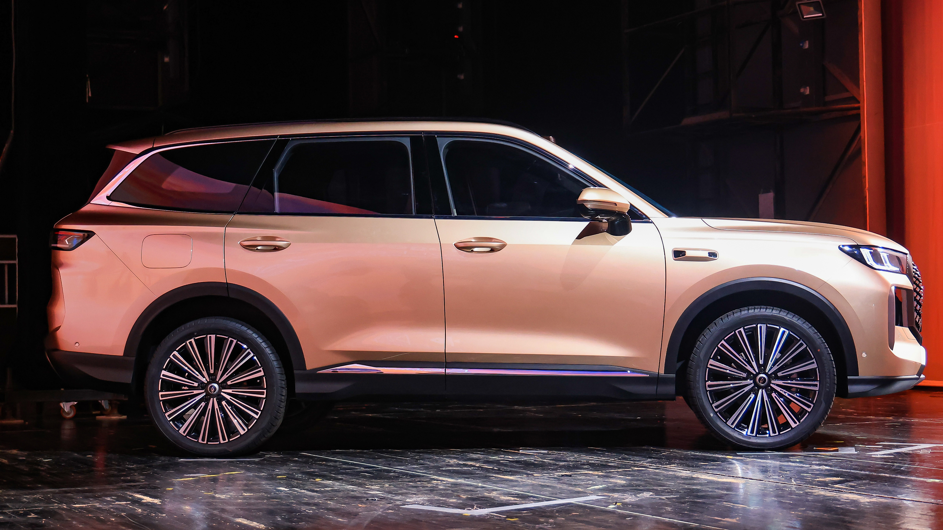 Chery Tiggo 7 - side