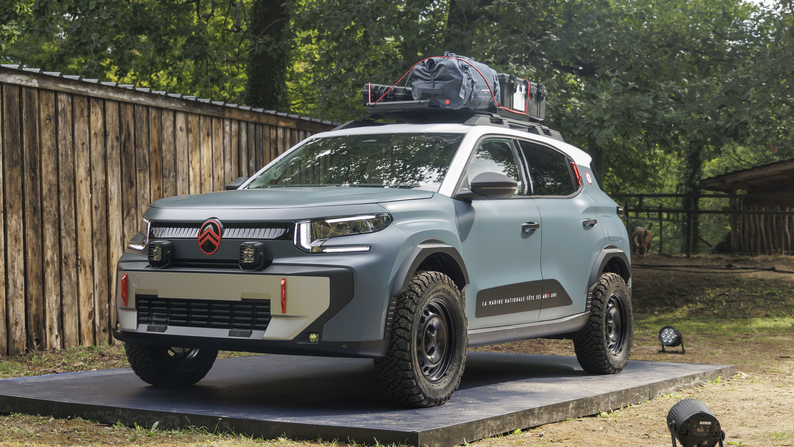 Citroen C3 Aircross Marine - front static 