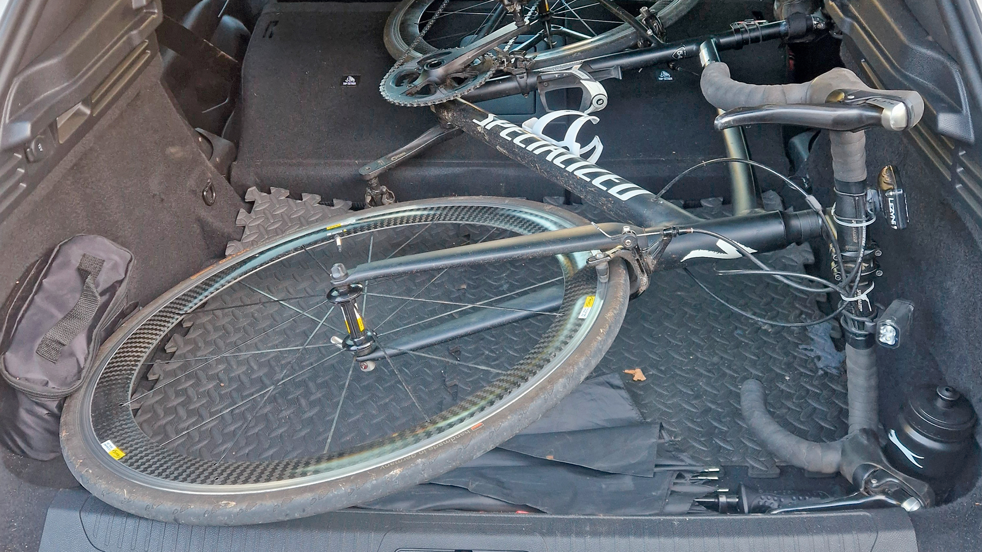 DS No4 Hybrid - bike in the boot