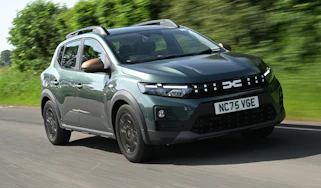 Dacia Sandero Stepway - front tracking