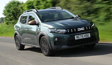Dacia Sandero Stepway - front tracking