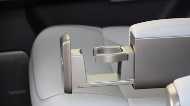 Freelander 8 six-seater - cup holder
