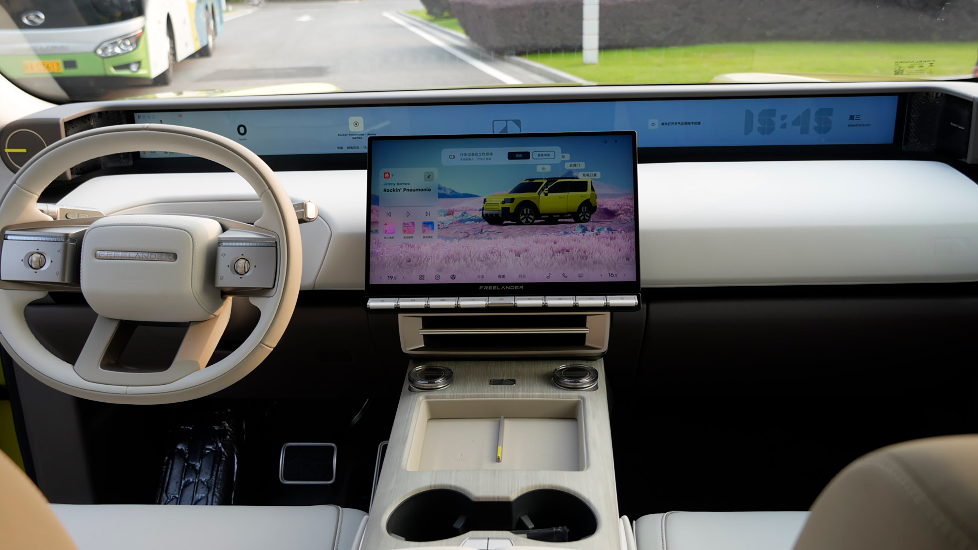 Freelander 8 six-seater - dashboard