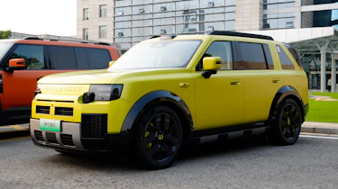 Freelander 8 six-seater - front angled