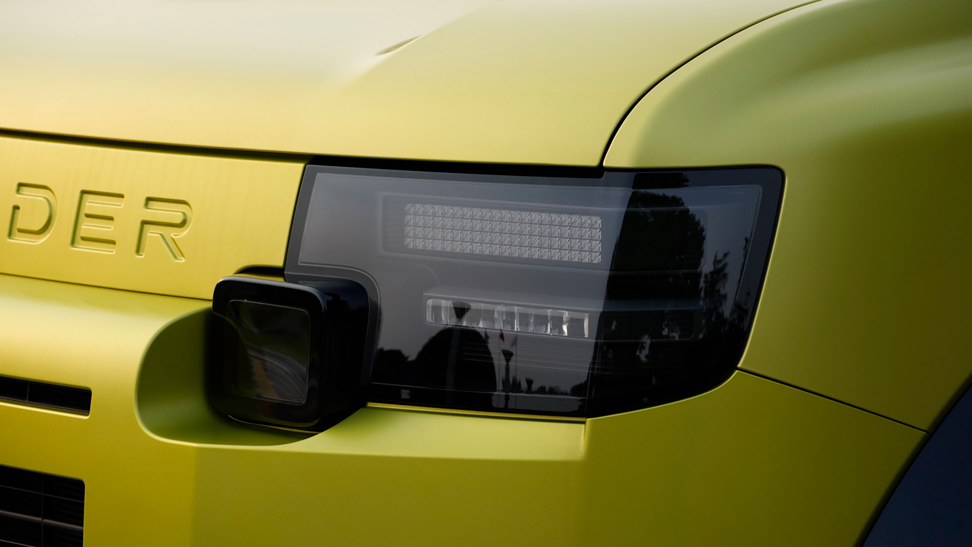 Freelander 8 six-seater - headlight