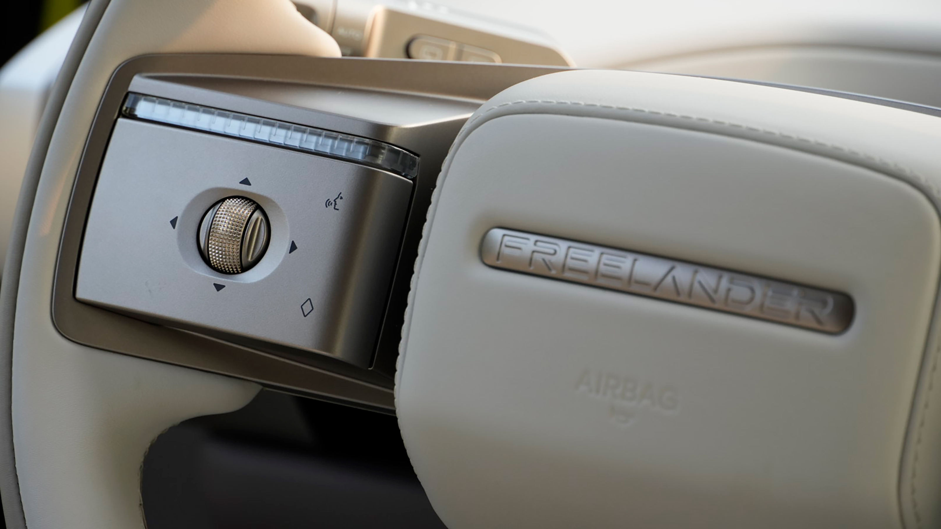 Freelander 8 six-seater - steering wheel controls
