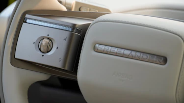 Freelander 8 six-seater - steering wheel controls