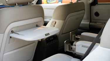 Freelander 8 six-seater - tables