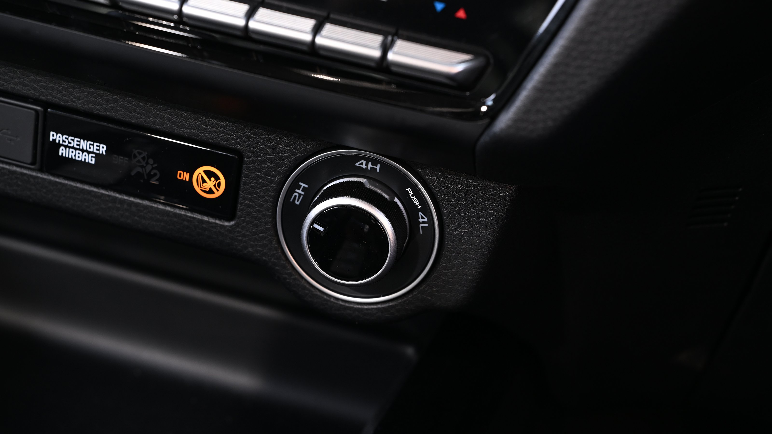 Isuzu D-Max - 4WD switch