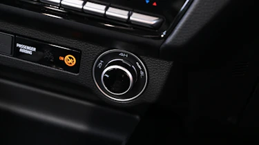 Isuzu D-Max - 4WD switch