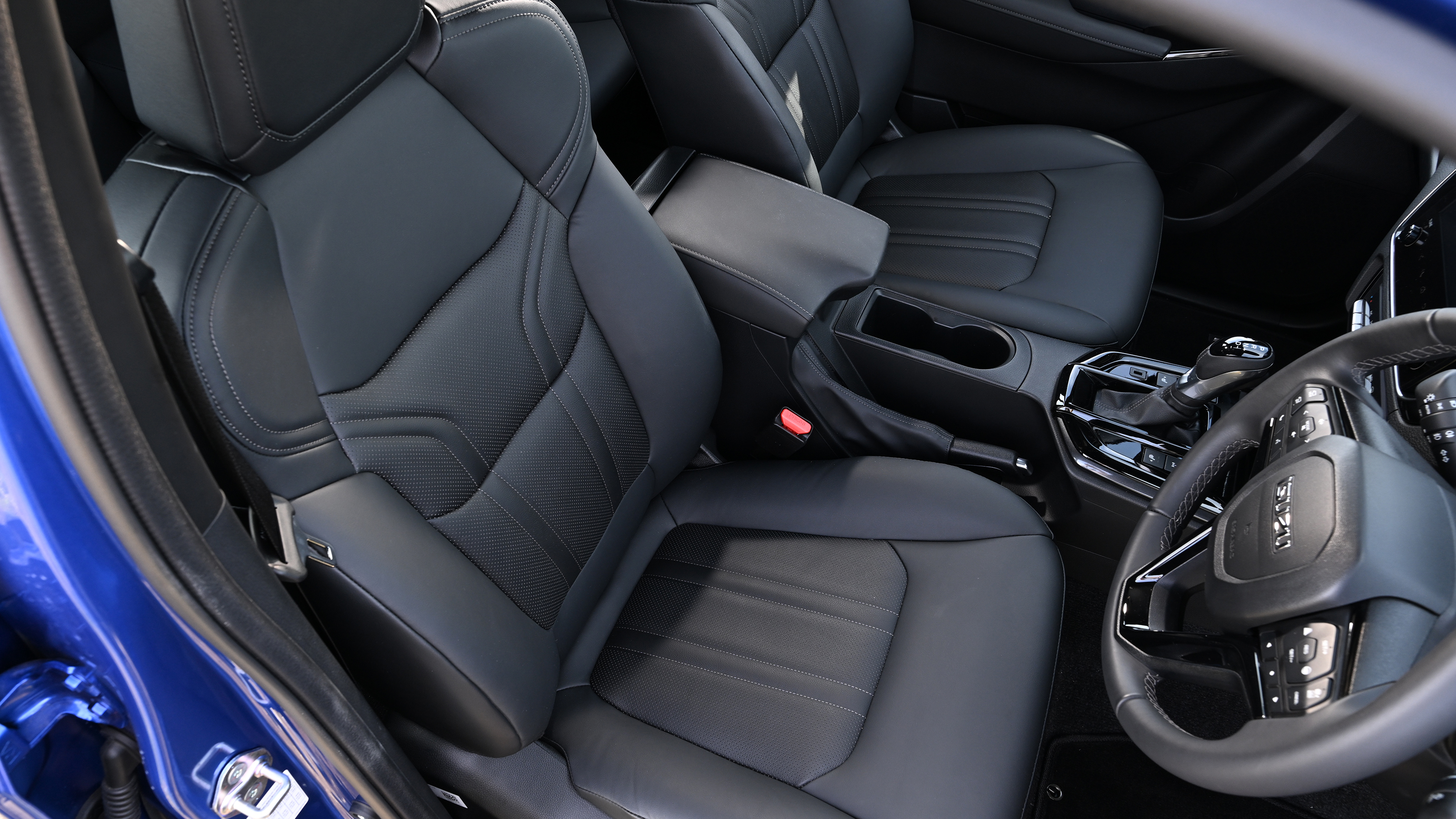 Isuzu D-Max - front seats