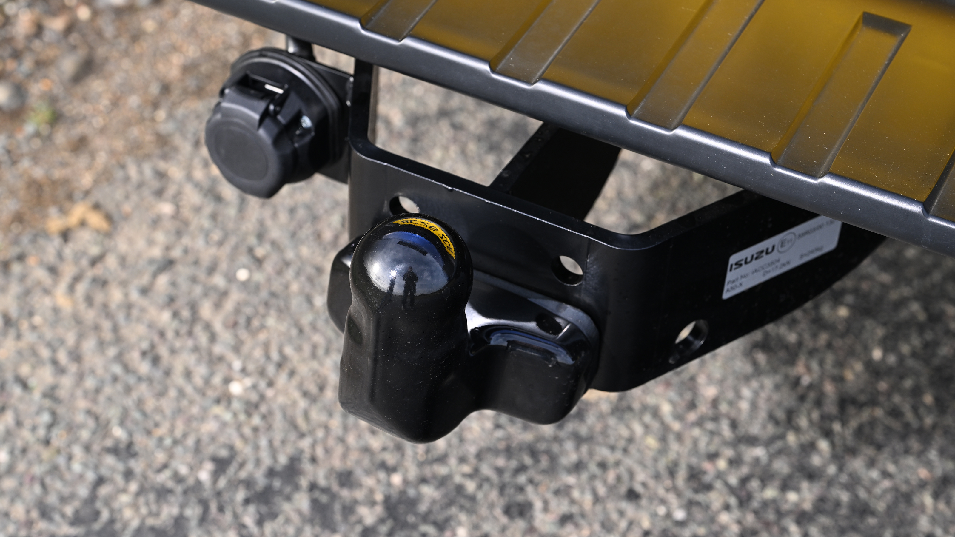 Isuzu D-Max - tow bar