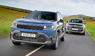Kia Sportage vs Jeep Compass - front tracking